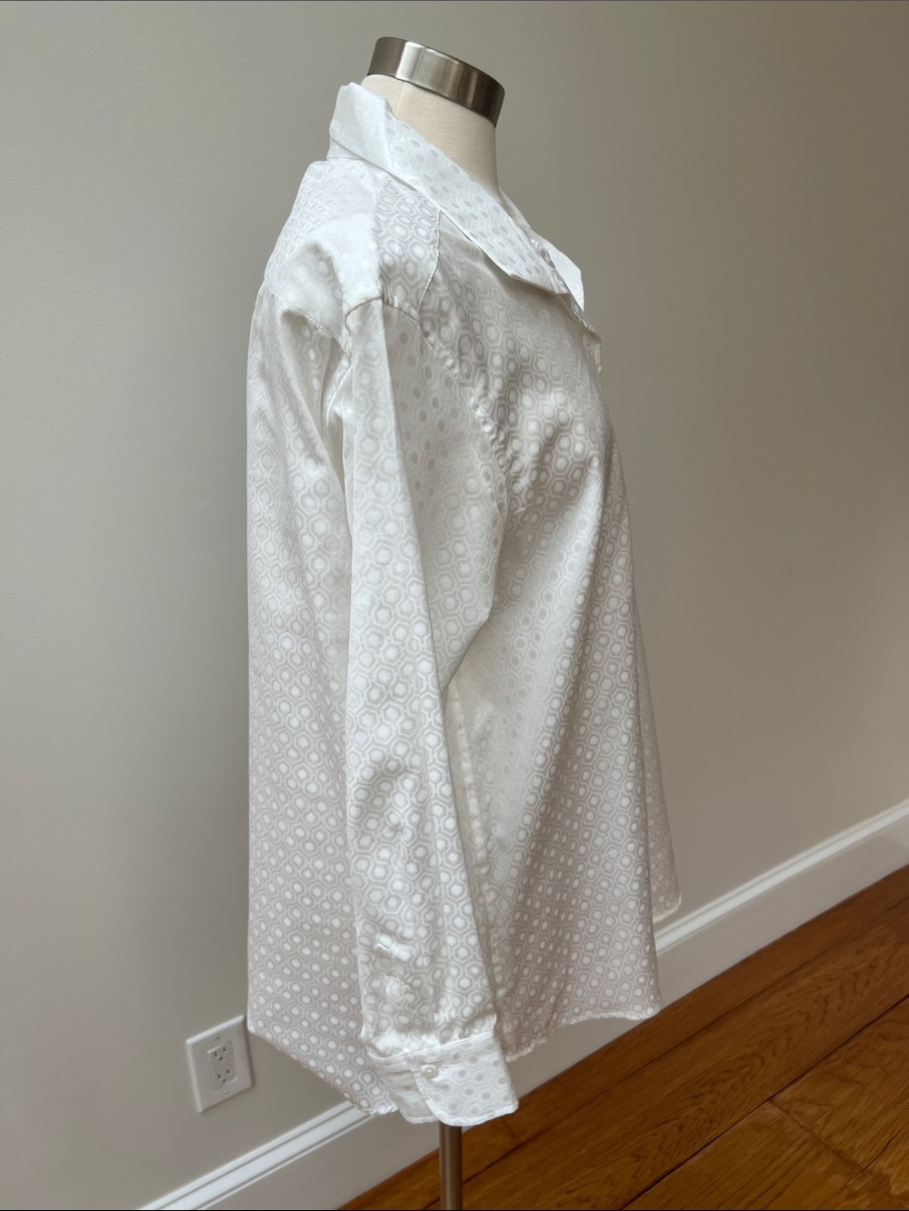 Jill McGowan Women's White Jacquard Button-Front Blouse - Picture 3 of 10